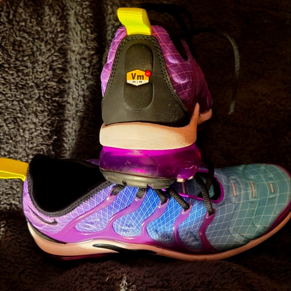 NIKE Air VaporMax Plus Size 8 Hyper Violet